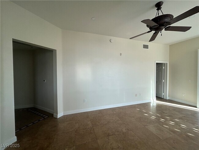 Building Photo - 67 E Agate Ave