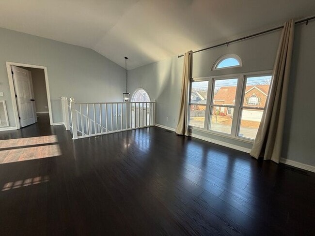 Building Photo - For Rent - Split Level Brick Home in South Nashville with Garage