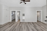 Building Photo - 905 Cherry Ave