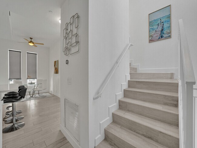 Building Photo - 703 SE 16th Ct