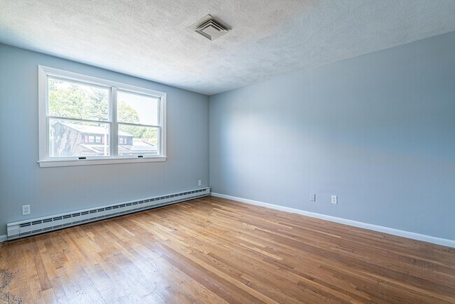 Building Photo - 20 Fieldstone Dr