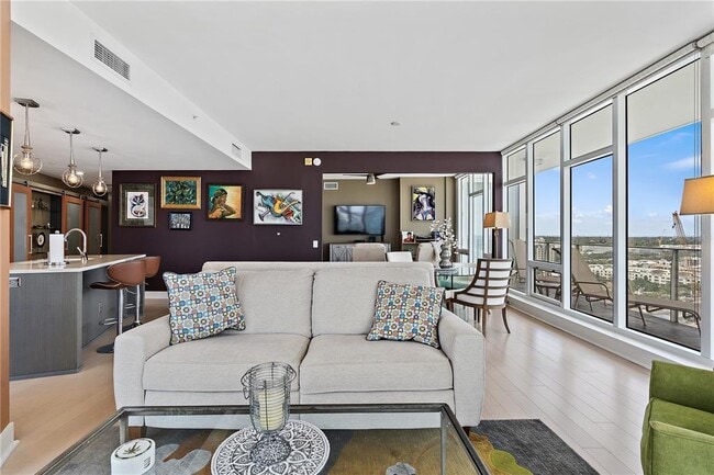 Building Photo - 175 1st St S