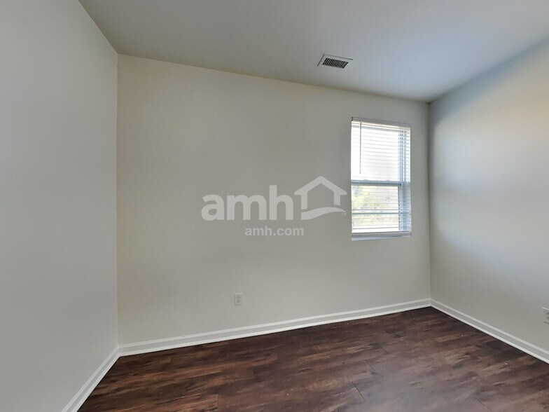 Building Photo - 1018 Skillbeck Rd