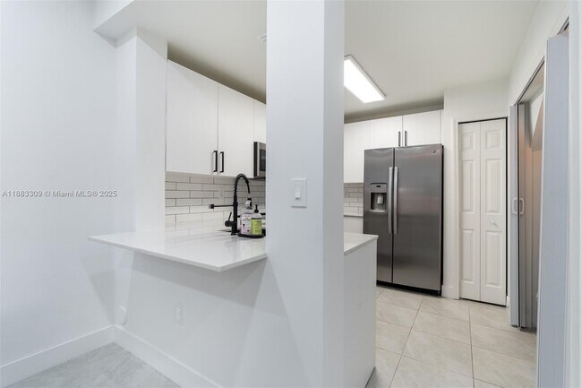 Building Photo - 724 SW 106th Ave