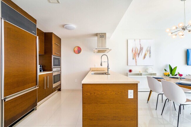 Building Photo - 485 Brickell Ave