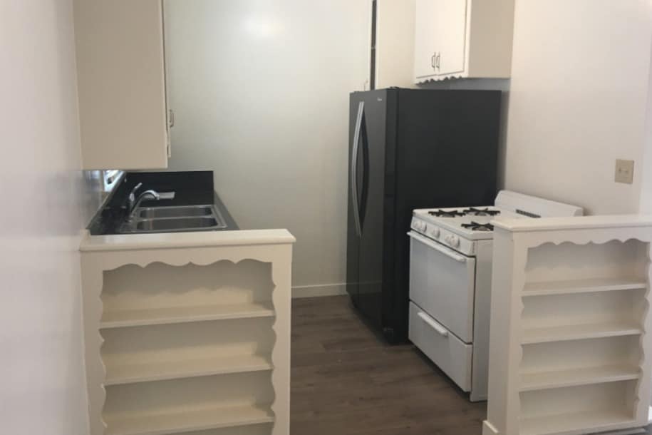 Kitchen - 4941 Whitsett Ave