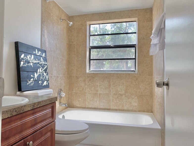 Building Photo - 5107 S Clarice Ct