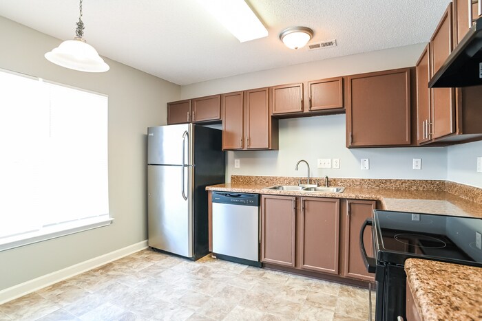 Building Photo - 11833 Aubreywood Dr