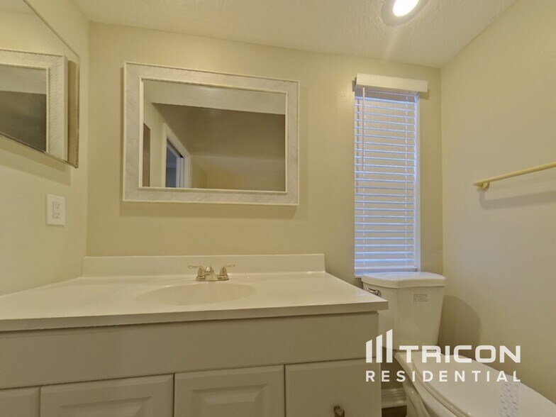 Building Photo - 258 Shady Oaks Cir
