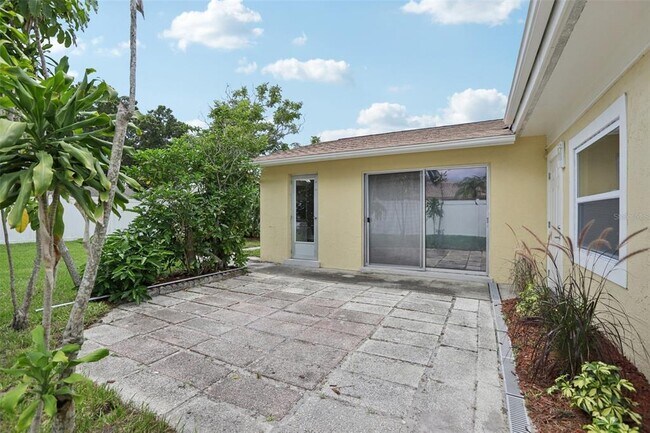 Building Photo - 7698 Cardiff Ct N