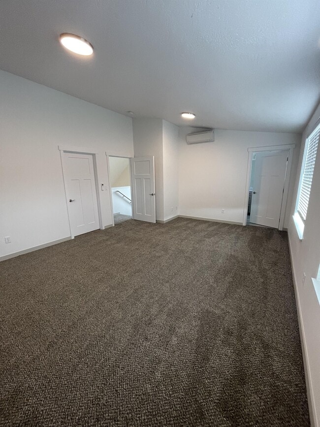 Building Photo - 411 Azalea Ct
