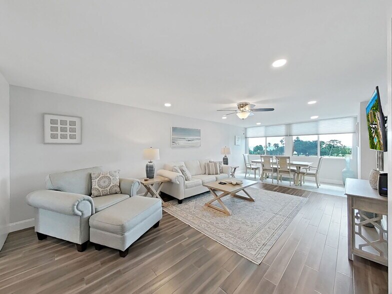 Building Photo - 2620 Cove Cay Dr