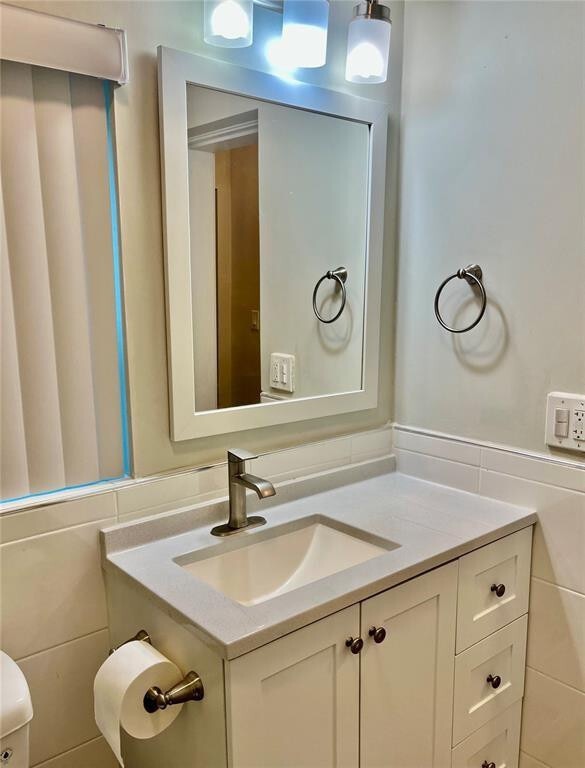 Building Photo - 2201 NE 135th Ln