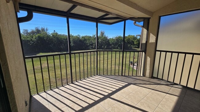 Building Photo - Furnished 2-Bed 2- Bath Condo