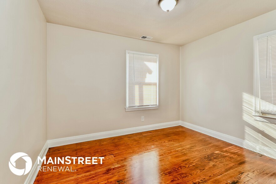 Building Photo - 1025 S 40th St