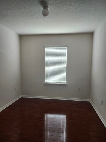 Building Photo - 1866 Greenwood Valley Dr