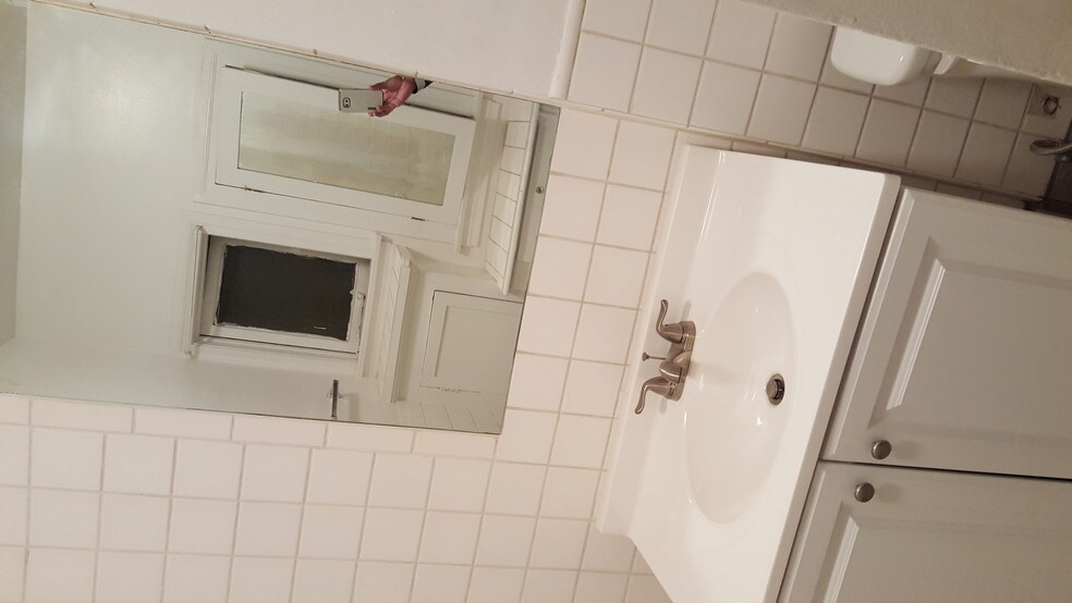 Building Photo - 337 E 49th St