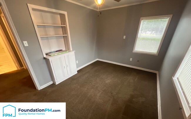 Building Photo - 2412 Gentry Ave