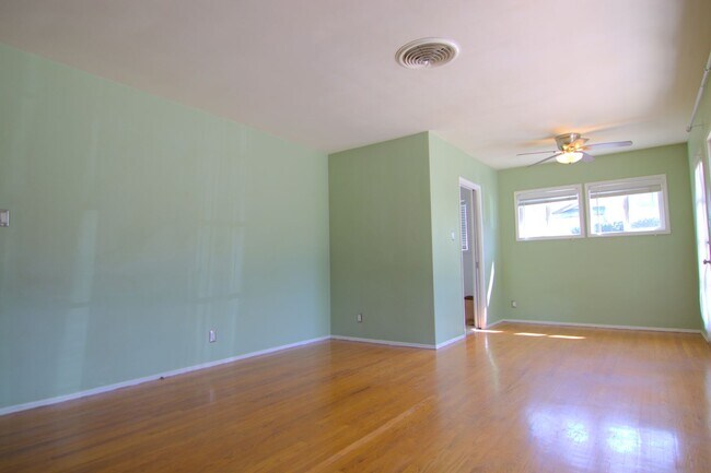 Building Photo - Charming Sun-Filled 3BR/2BA Home in Lake Balboa with Large Backyard & Fruit Trees