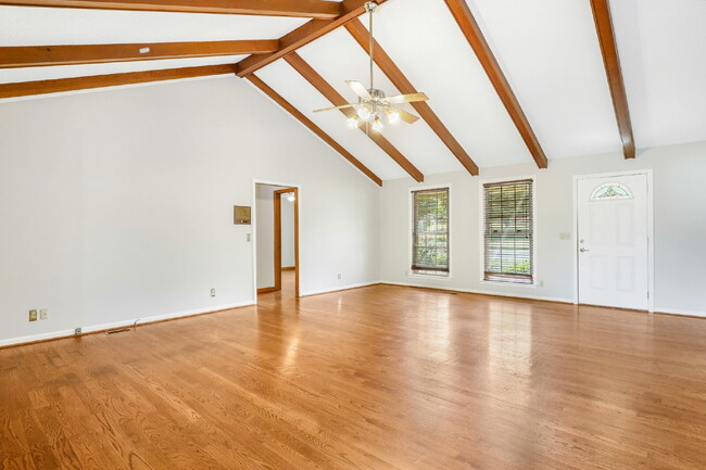 Building Photo - 3 Bedroom/2 Bathroom Home in Springfield