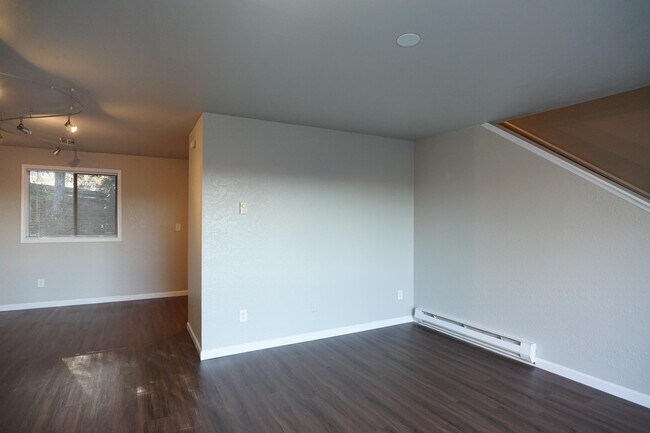 Building Photo - 25046 Lake Fenwick Rd