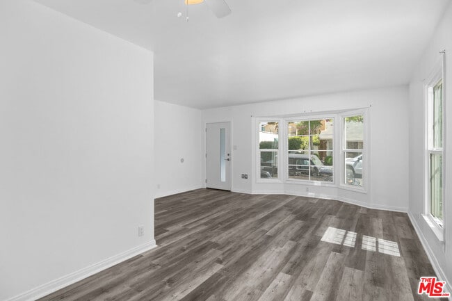Building Photo - 8708 Sherwood Dr