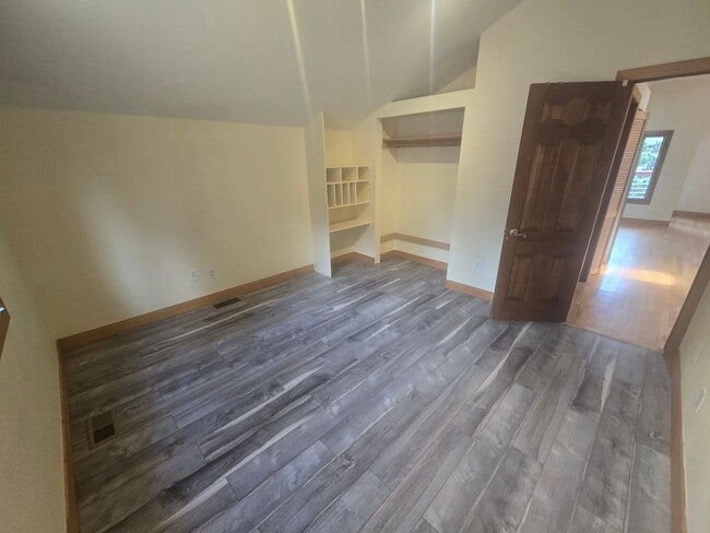 Building Photo - 229 Crestwood Ct