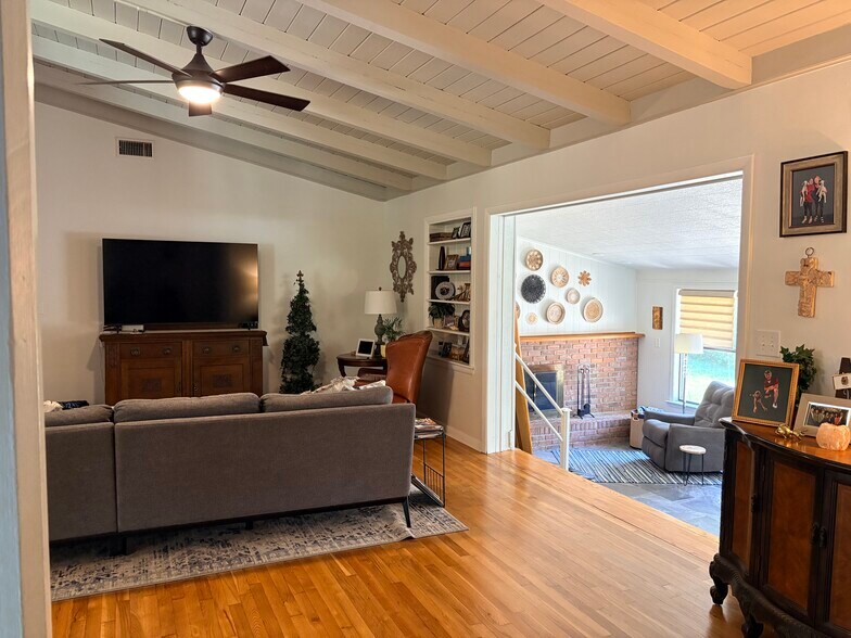 Building Photo - 3815 Gerhardt Dr