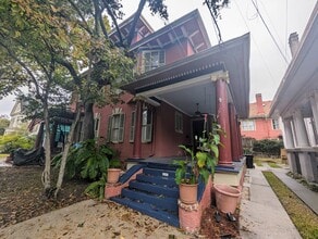 Building Photo - 5107 Dryades St