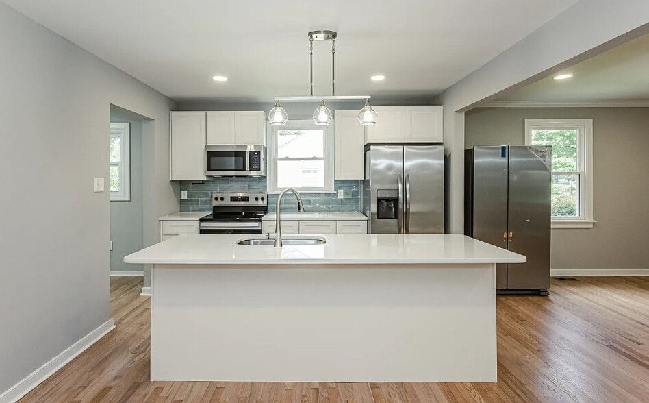 Building Photo - 1404 Landis Dr