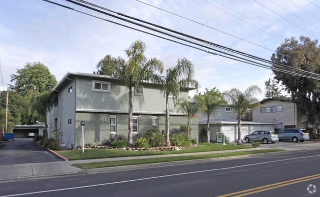 Primary Photo - Middle Park Apartments