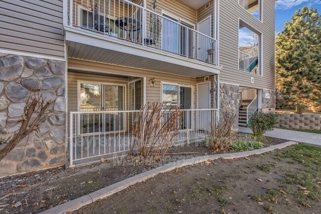 Building Photo - 490 E 700 S