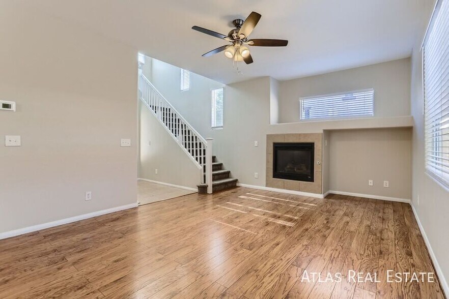 Building Photo - 10549 Lessona St