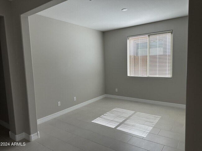 Building Photo - 8826 W Medlock Dr