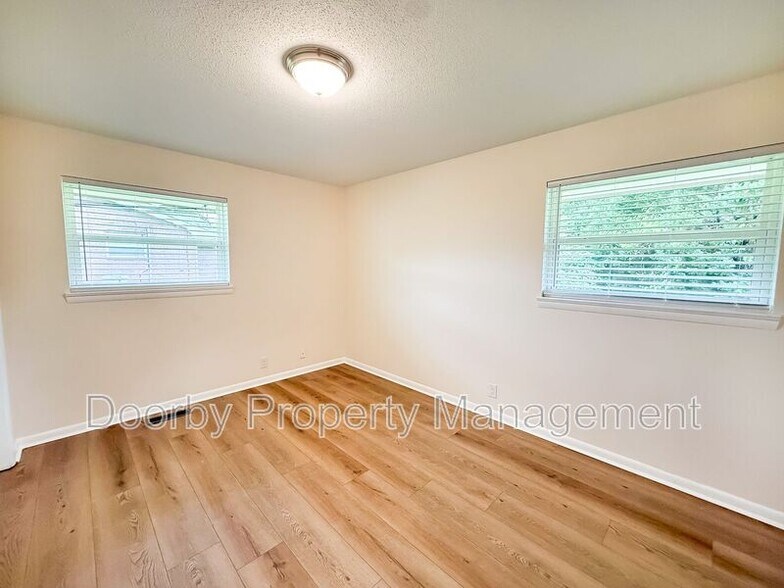 Building Photo - 7490 Austin Dr