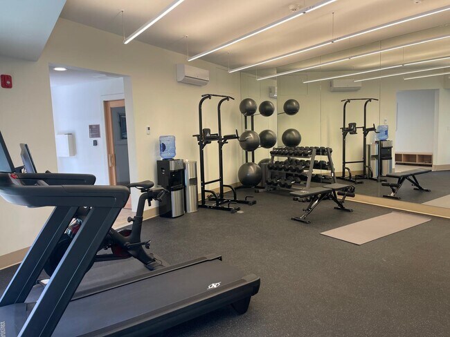 Building Photo - 35 Upper Woodbridge Rd