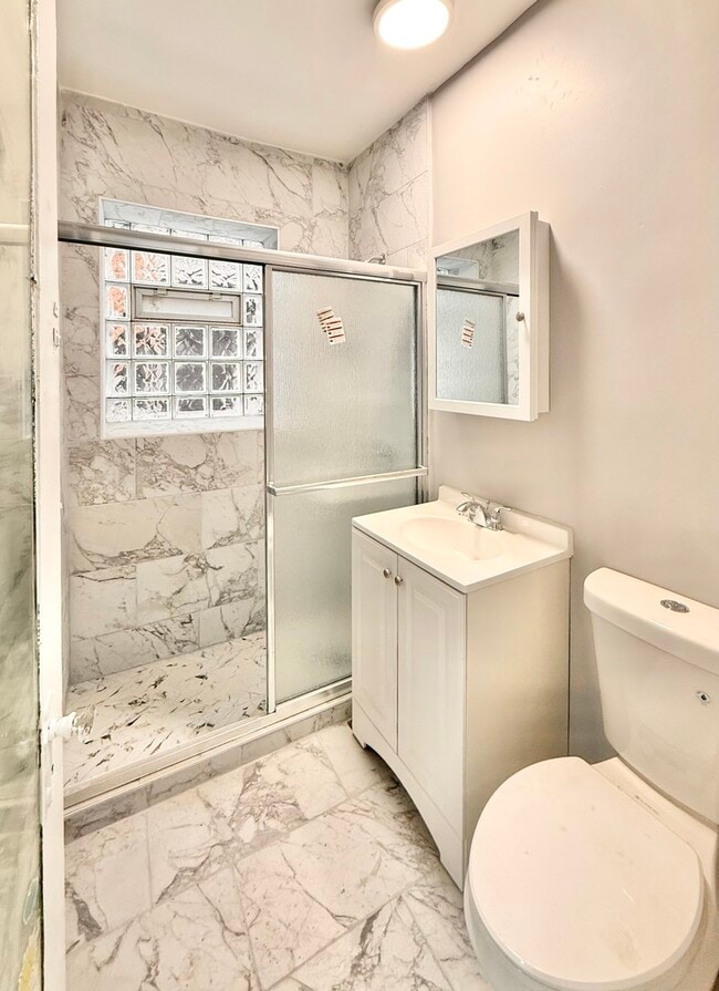 Building Photo - 6306 N Leavitt St