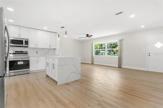 Building Photo - 10971 90th Ave