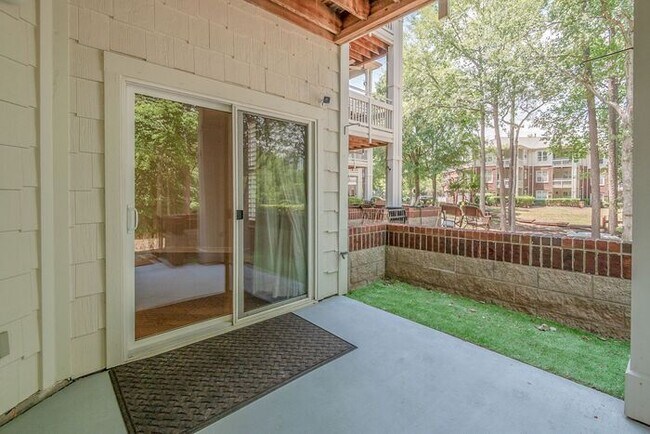 Building Photo - Waterfront Living at Its Finest - Beautifully Remodeled 3BR/2BA, 1st Floor, End Unit Condo on Lak...
