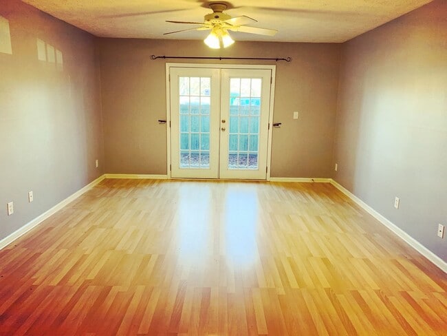 Building Photo - Spacious 3-Bedroom Ground-Floor Condo with...