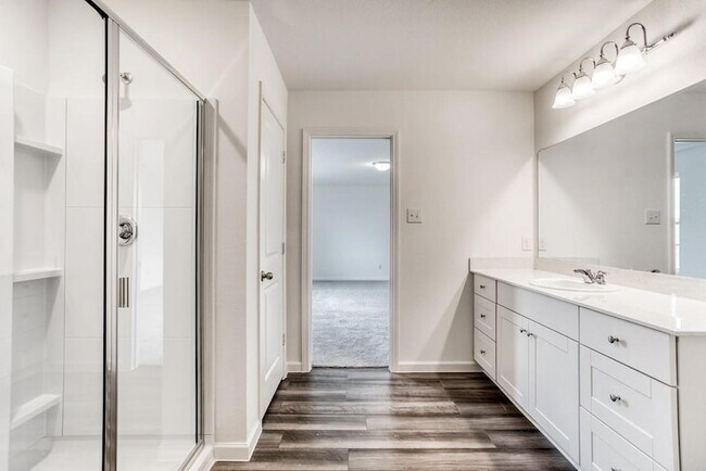 Building Photo - 720 Holly St