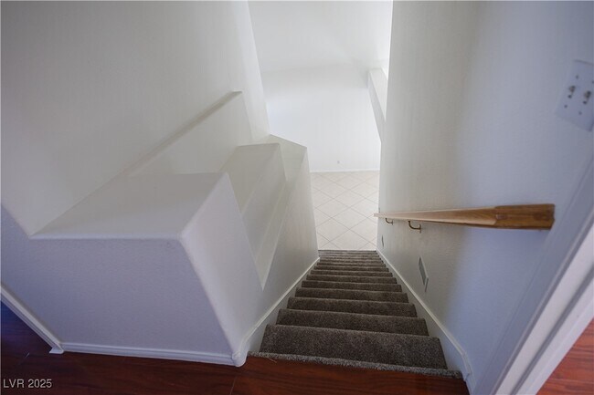 Building Photo - 7873 Laurelton Pl