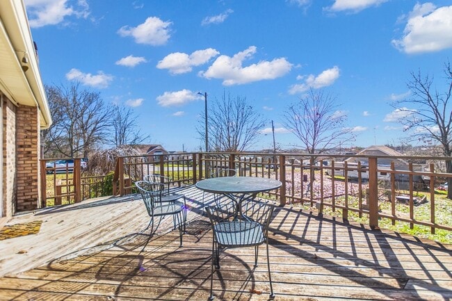 Building Photo - 284 Stephanie Dr