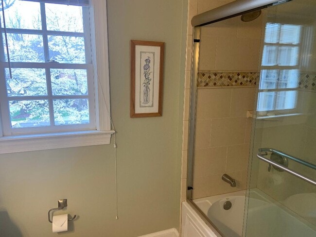 Private, Full bathroom - 5804 Searl Ter