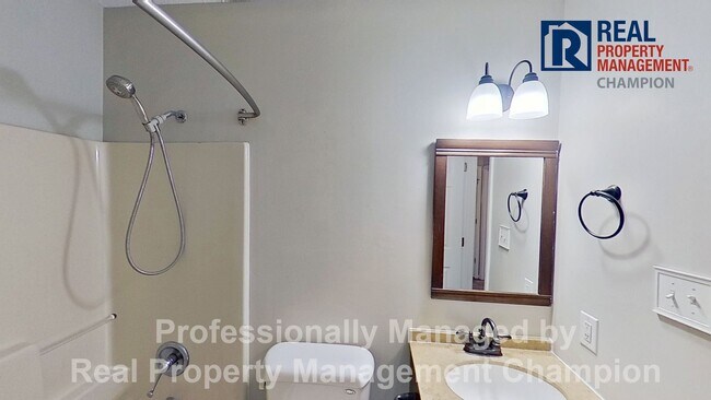 Building Photo - 3 BD/2 BA Home with Fenced Yard & Attached Garage