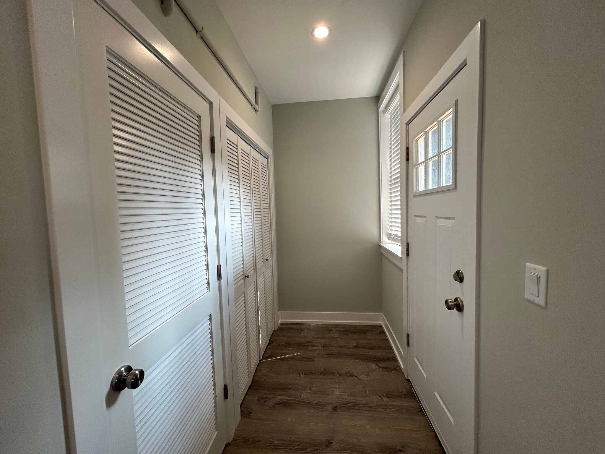 Building Photo - 1000 Crain St