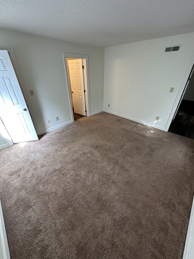 Building Photo - 3511 Ivy Commons Dr