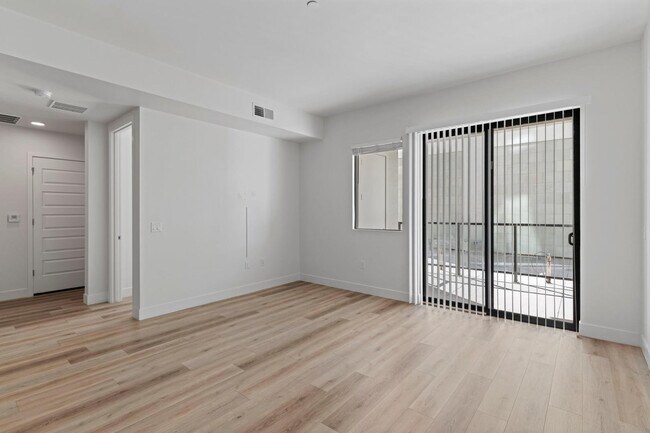 Building Photo - 7300 E Earll Dr