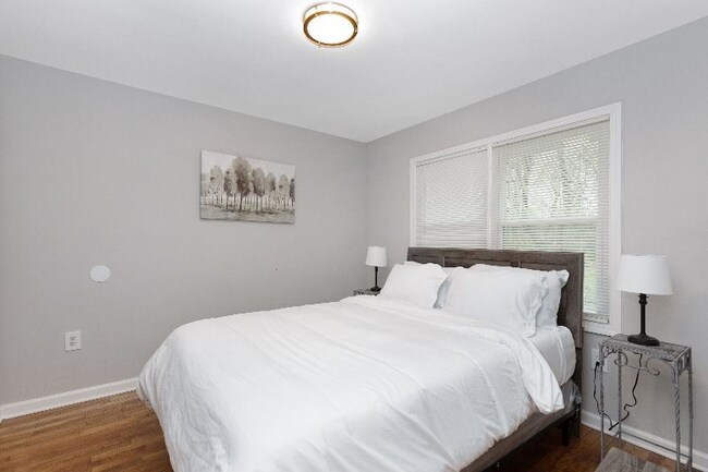 Building Photo - Smith St