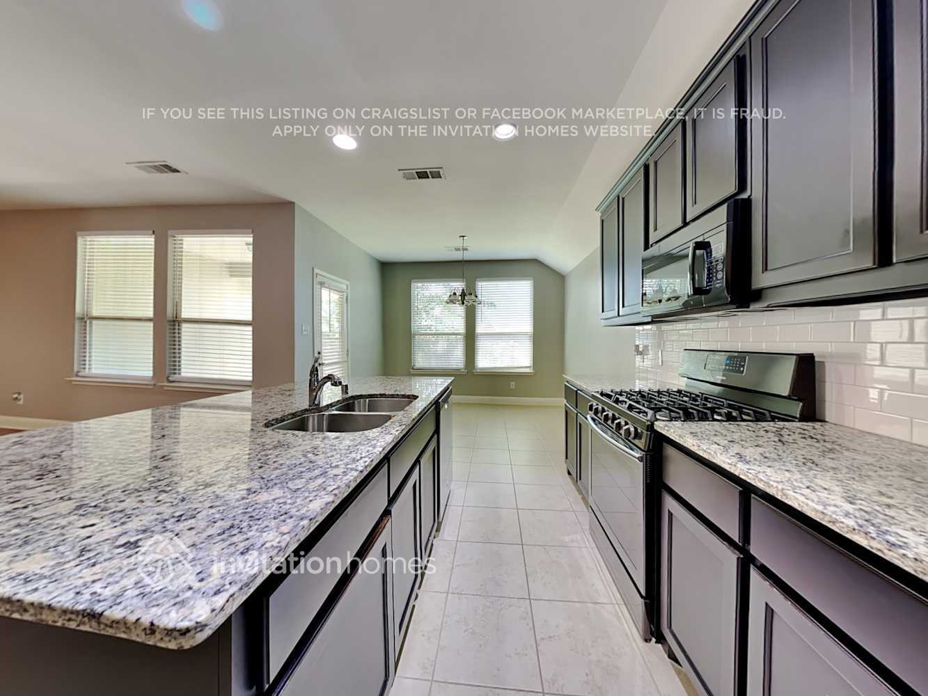 Building Photo - 1304 Roadrunner Dr